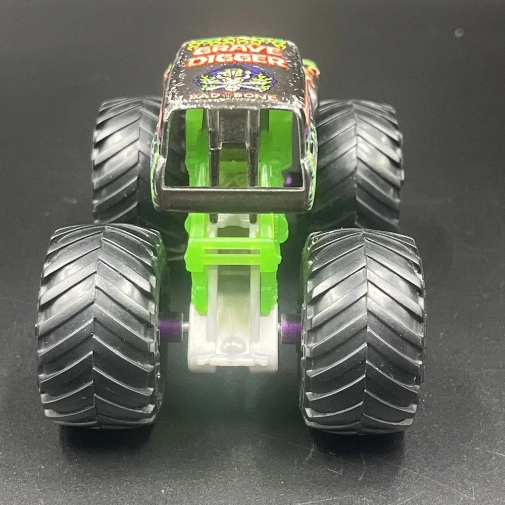 Monster Jam Grave Digger Diecast Top Monster Truck Bad To‎ The Bone 1:64 Scale